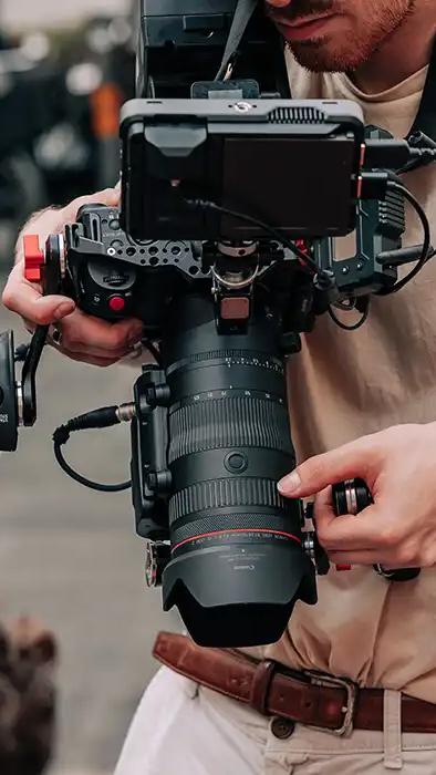 Canon RF 24-105mm Z Lifestyle