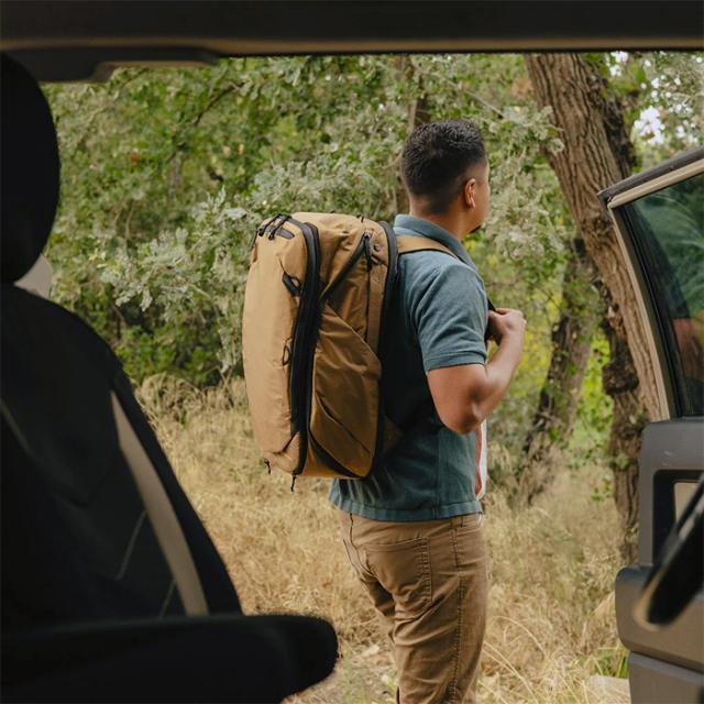 PEAK DESIGN TRAVEL BACKPACK 45L - COYOTE