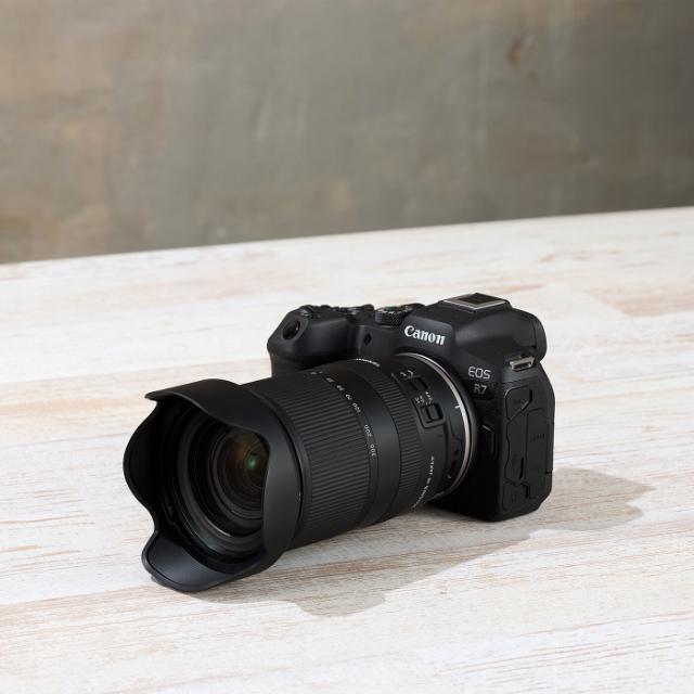 TAMRON 18-300MM F/3,5-6,3 DI III-A VC VXD RF-MOUNT