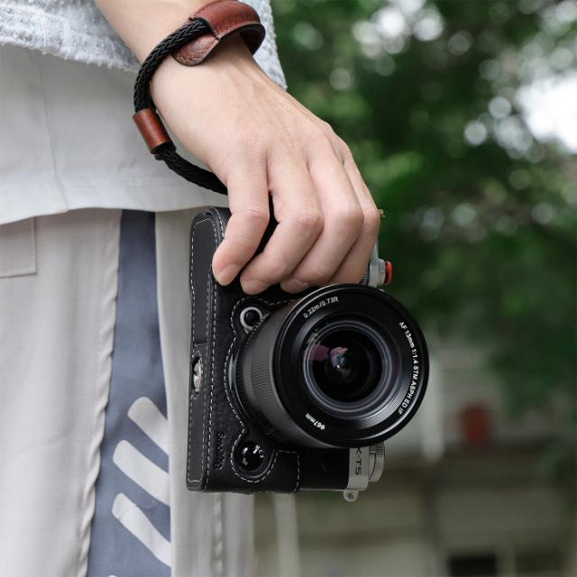SMALLRIG 3927 HALF CASE & STRAP FOR X-T5