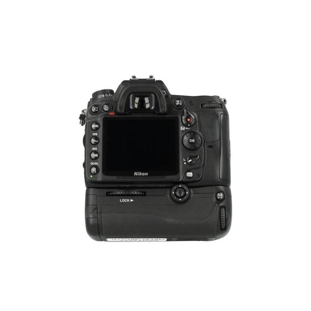NIKON D7000 +18-140 + MB-D11 (3) USED