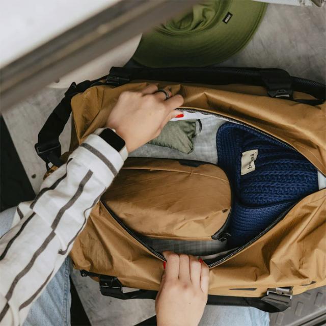 PEAK DESIGN TRAVEL DUFFEL 35L - COYOTE